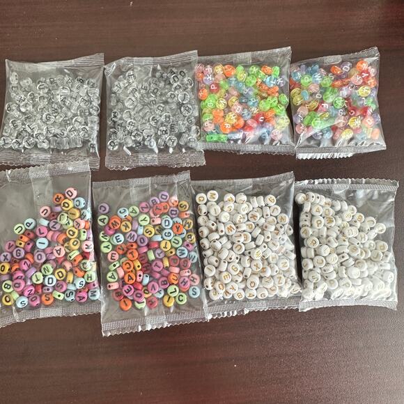 800 Beads! Assorted Colors Acrylic Letter Alphabet, Clear, White, Round, 6-7mm - Picture 1 of 5